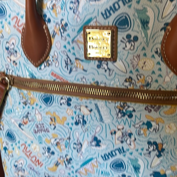 Disney Dooney & Bourke Aulani resort tote - Picture 5 of 6